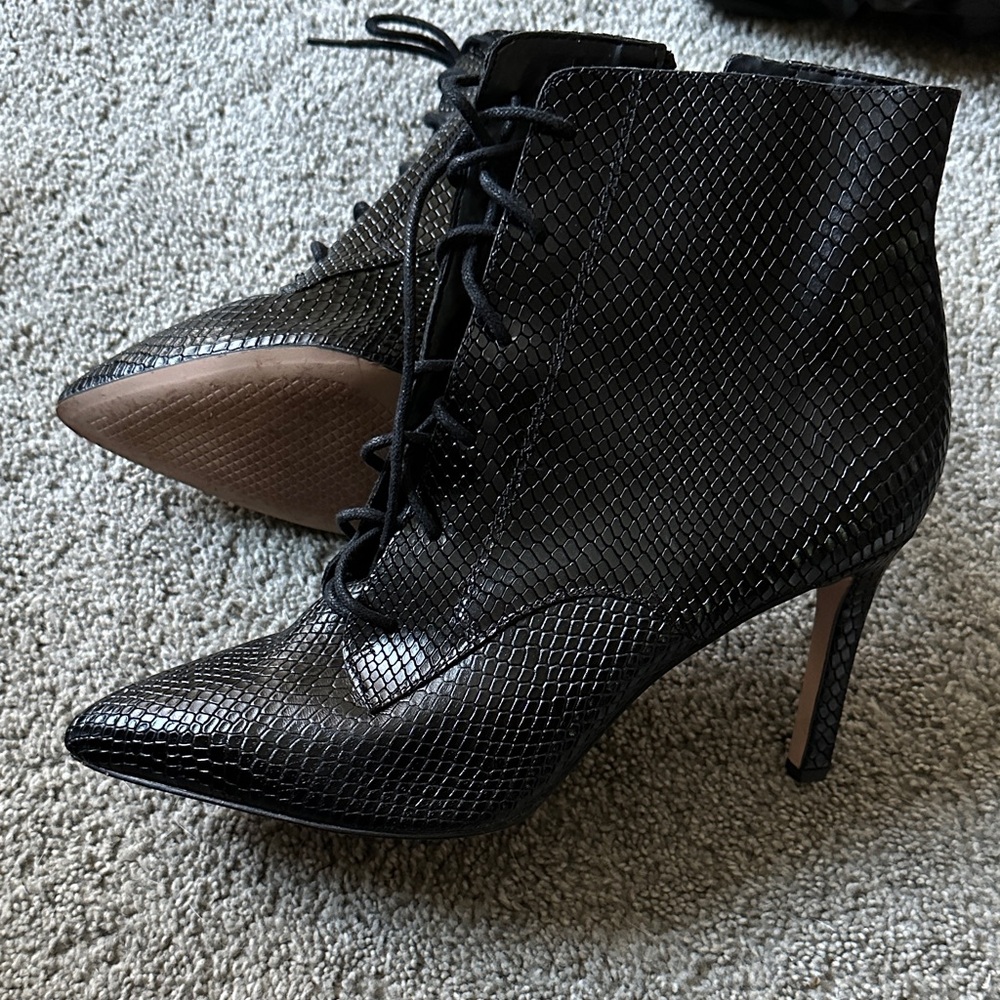 Black Textured Women's Ankle Boots